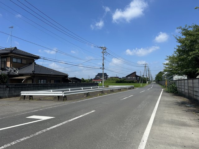 阿見町阿見　１６１坪の前面道路含む現地写真|北東側道路は交通量の少ない片側一車線の道路です。