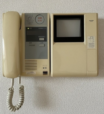 【セキュリティ】 | カーサフォルトオアサ | モニター付きインターホンです。