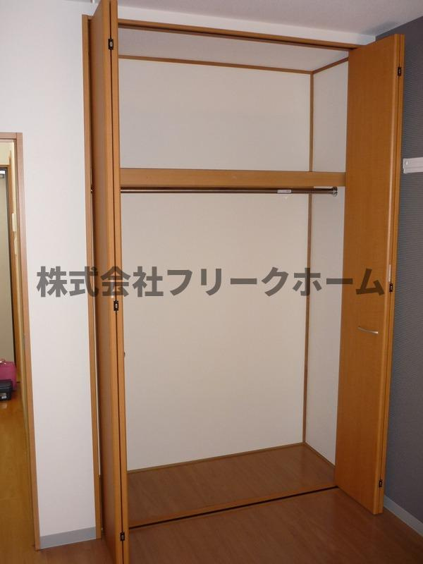 三鷹市下連雀７丁目の賃貸マンションの収納
