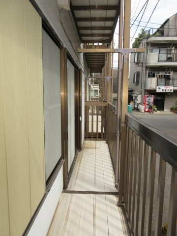 スエヒロハウスのバルコニー|別部屋の参考写真です。