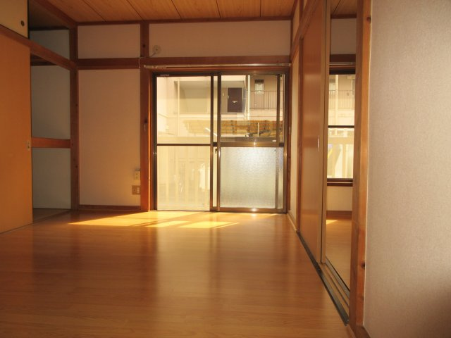 スエヒロハウスの居間・リビング|別部屋の参考写真です。