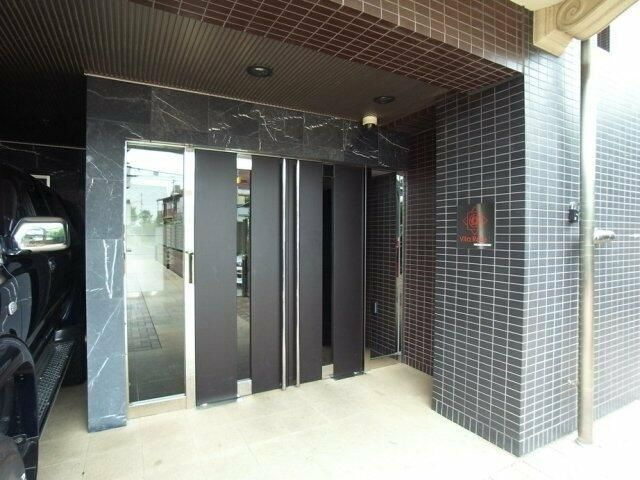 ヴィータローザ東府中のエントランス