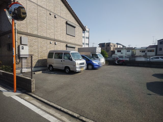 メゾンジュネスの駐車場