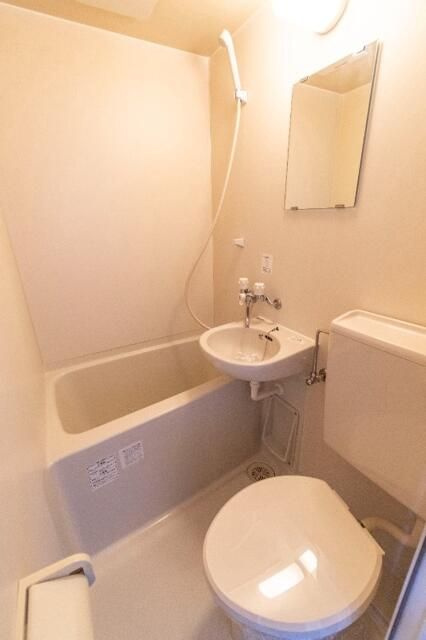 メゾンフルール赤羽の浴室