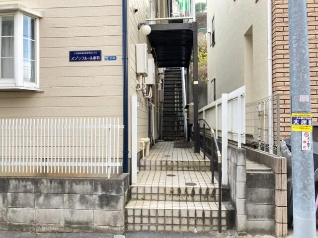 メゾンフルール赤羽のエントランス