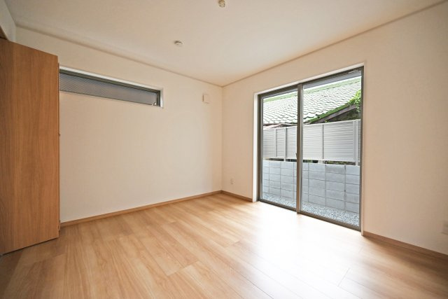 エムズガーデン西難波町4丁目新築一戸建│3SLDK+並列駐車2台可の洋室|-洋室7帖(1F)-