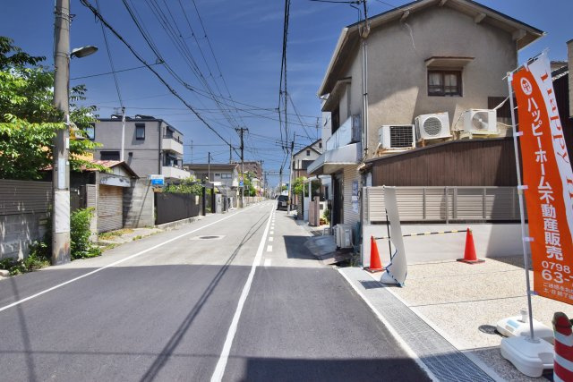 エムズガーデン西難波町4丁目新築一戸建│3SLDK+並列駐車2台可の前面道路含む現地写真|前面道路は北側7.2ｍ公道です。