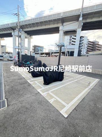アドバンス大阪ヴェンティ の駐車場