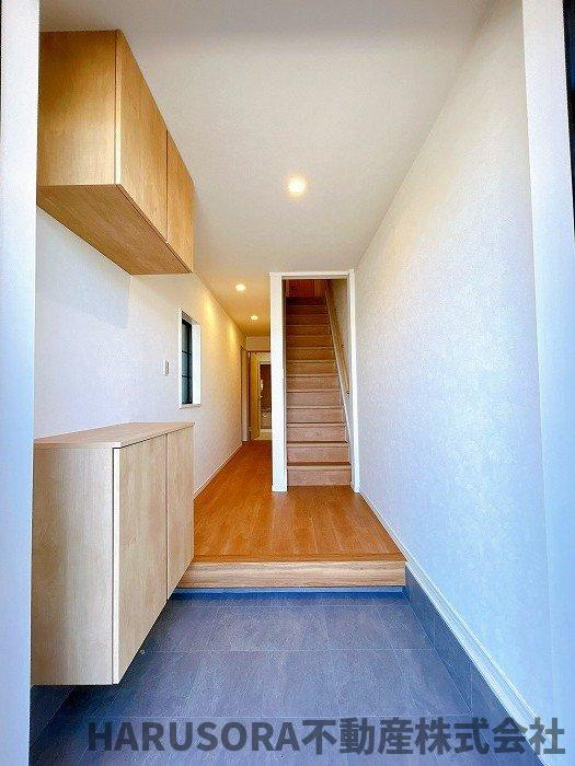 東大阪市昭和町　３階建の玄関