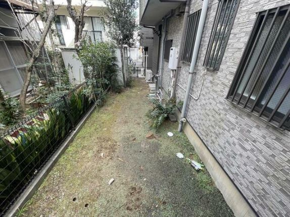本町６丁目貸家の庭
