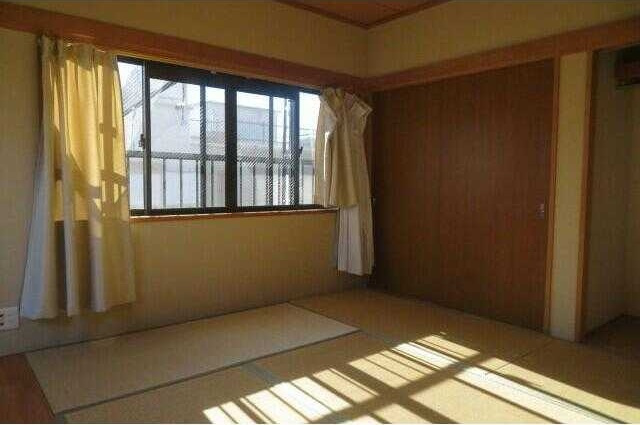 本町６丁目貸家の洋室