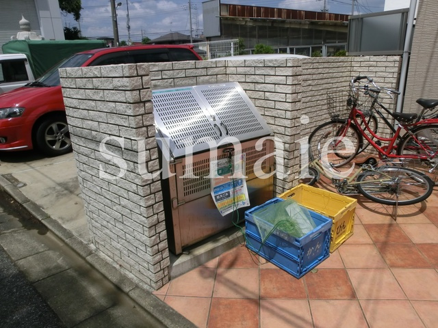リリックコートひまわりのその他共用部分|敷地内専用ごみ置き場あります。