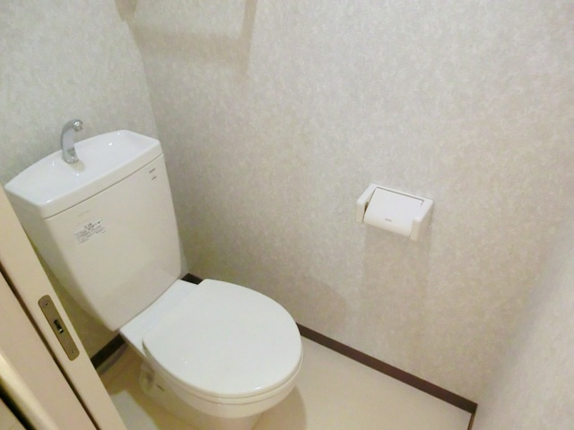リリックコートひまわりのトイレ|バス・トイレ別です。