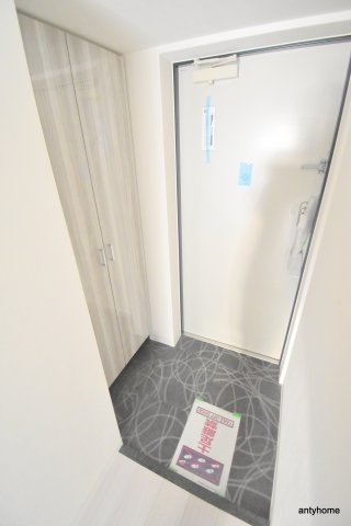 セオリー大阪ルチア　仲介手数料無料の玄関
