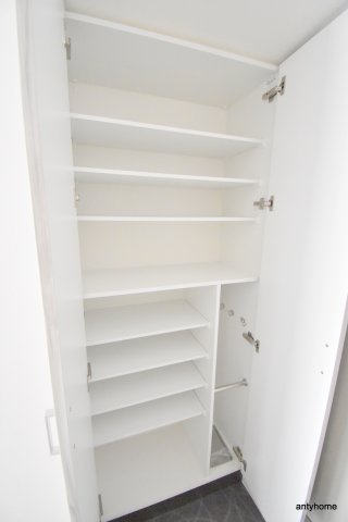 セオリー大阪ルチア　仲介手数料無料の収納