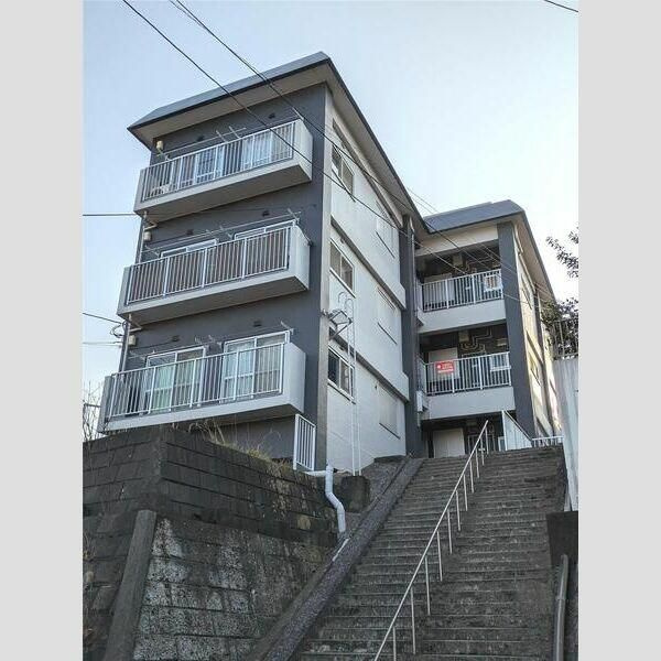 横須賀市三春町５丁目の賃貸マンションの外観