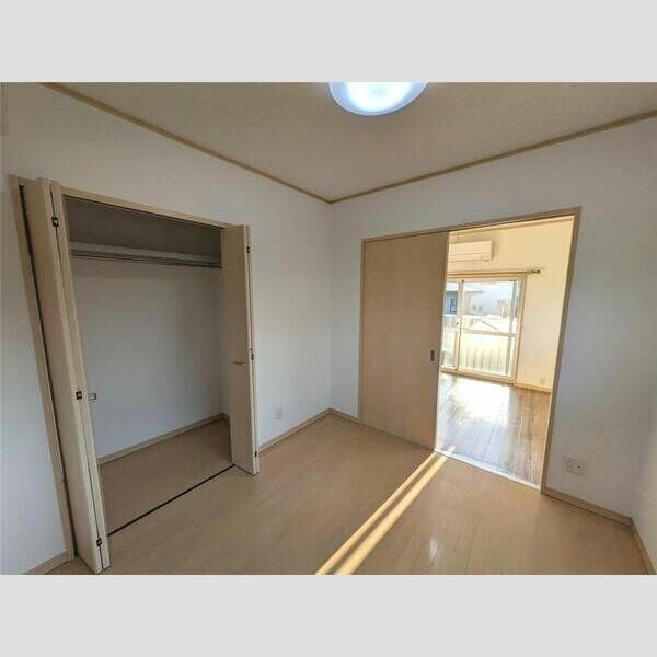 横須賀市三春町５丁目の賃貸マンションの収納