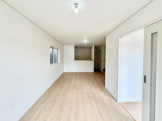 《仲介手数料半額》鶴ヶ島市富士見第一　1号棟の居間・リビング|LDK18帖