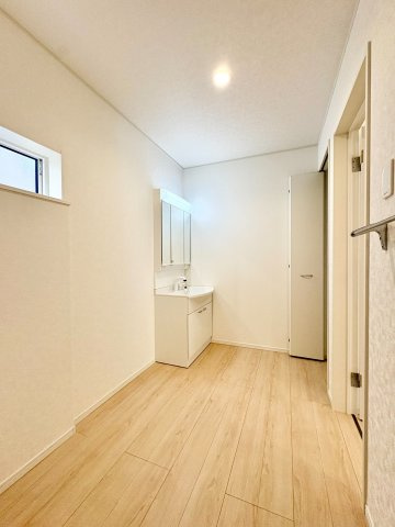 《仲介手数料半額》鶴ヶ島市富士見第一　1号棟の独立洗面台