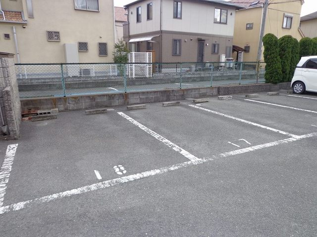 エスポワール茨木の駐車場