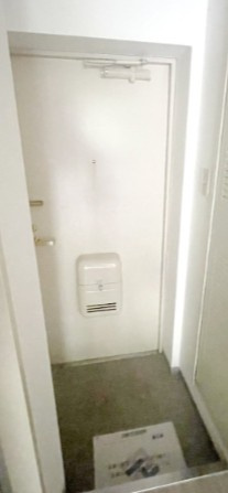 ジョイフル中山三番館の玄関