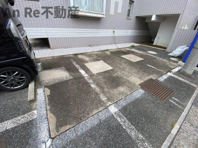 グリーンヴィレッジ東川口の駐車場