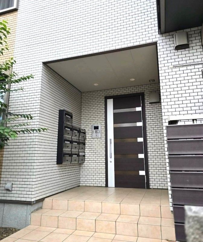 アルヴィータ壱番館のエントランス