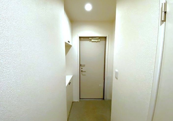 アルヴィータ壱番館の玄関