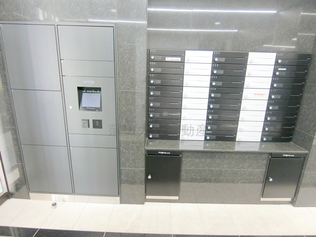 ロアール千鳥町駅前のエントランス|宅配BOXメールBOX