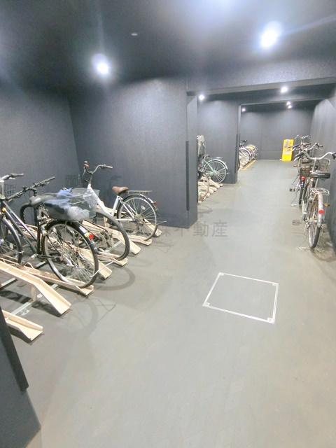 ロアール千鳥町駅前のその他共用部分|屋根付きラック式の駐輪場　空き状況等詳細はお問合せください。