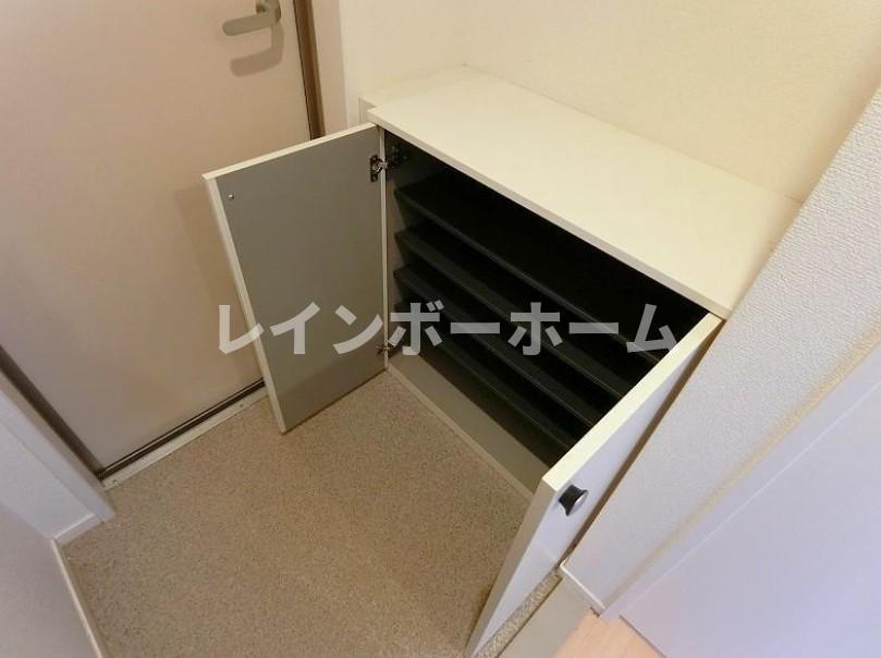 アルヴィータ壱番館の玄関