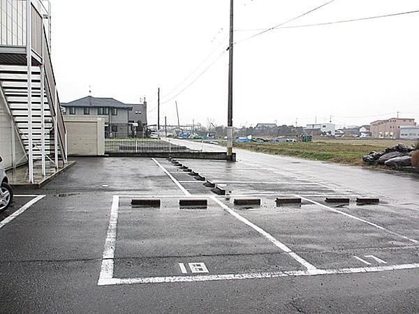 ウッドワン1番館の駐車場|駐車場があります