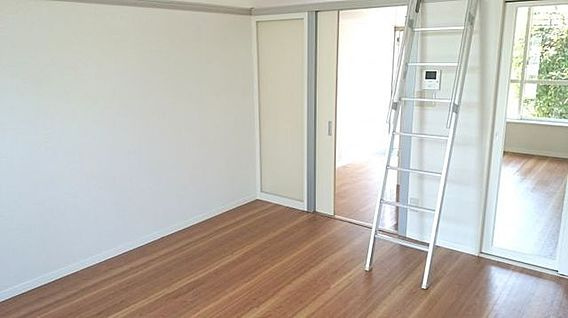ウッドワン1番館の居間・リビング|こちらのリビングで趣味の時間をお楽しみください