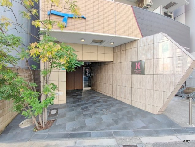 ラシュレエグゼ難波南　仲介手数料無料のエントランス