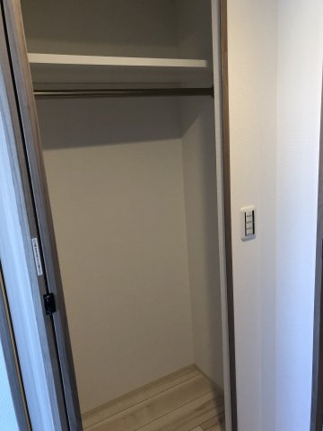 クレヴィスタ三軒茶屋の収納|大きなものも収納できそうです