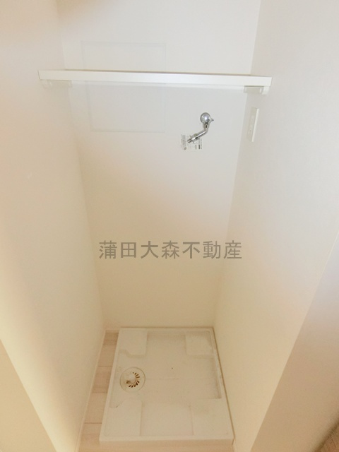 ガリシア蒲田SOUTHの設備|棚付きの洗濯機置き場