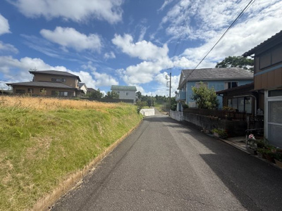 【前面道路含む現地写真】 | 香取市佐原　仏間付き和室　4LDK