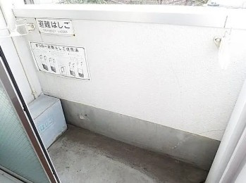 第二長縄ビルのバルコニー