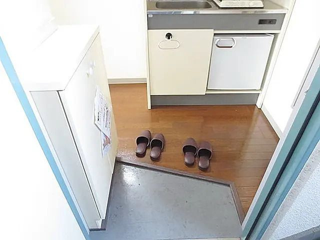 第二長縄ビルの玄関