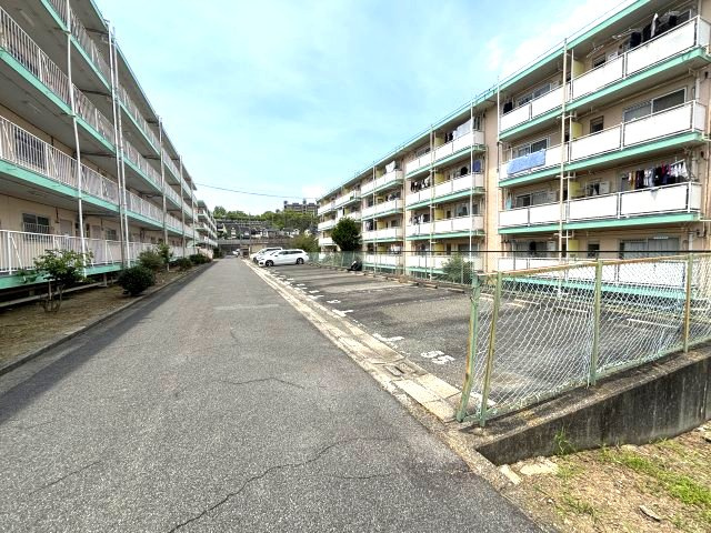 ビレッジハウス木戸4号棟の駐車場