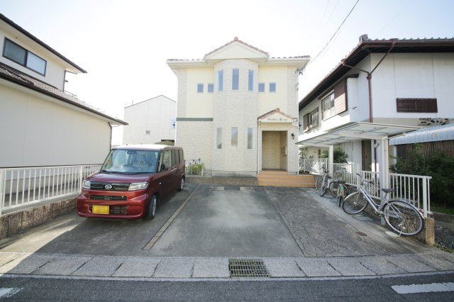 エクセレンス　マイウェイの駐車場