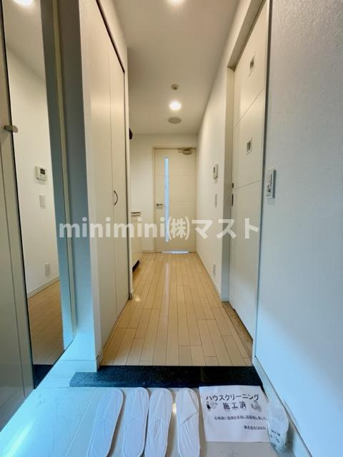 クラウンハイム北心斎橋フラワーコートの玄関