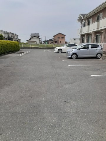 メゾン・ド・ブランシェの駐車場