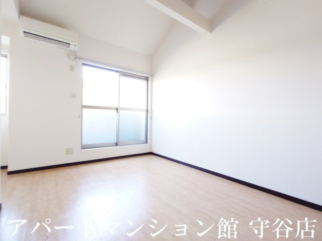 ＣＬＡＩＲ ＪＵＮの寝室