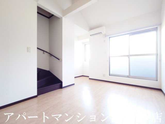 ＣＬＡＩＲ ＪＵＮの内装