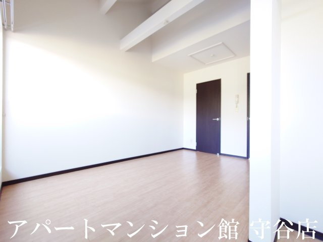 ＣＬＡＩＲ ＪＵＮの寝室