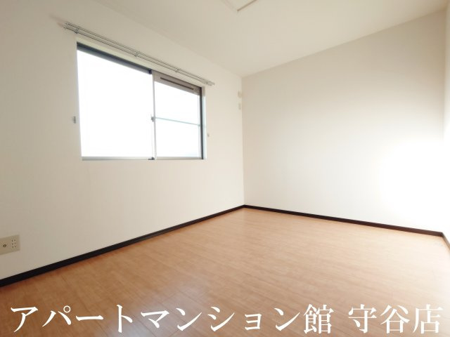 ＣＬＡＩＲ ＪＵＮの洋室