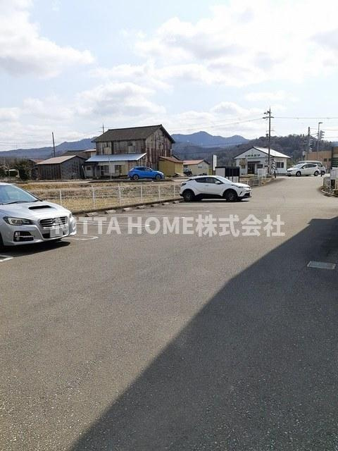 メゾンフランDの駐車場|敷地内に駐車場も完備★