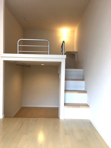 ミランダベル　エスポワール青葉の寝室|収納付きベッド