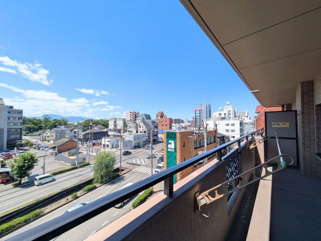 ジョイフルプラザ湊町の展望|周辺まで見渡せる、見晴らしの良い開放的な景色が魅力。毎日の暮らしに開放感と潤いを与えてくれます。